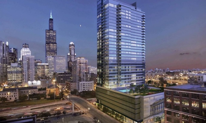 Downtown Chicago Apartment | Million Dollar Views! Luxury Downtown Skyhouse!