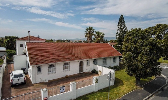 Cape Town House | Milnerton Oak Lodge