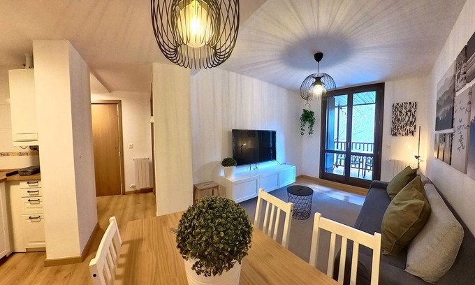 Escarrilla Apartment | Mimosa 5 with terrace - tucasaenlospirineos