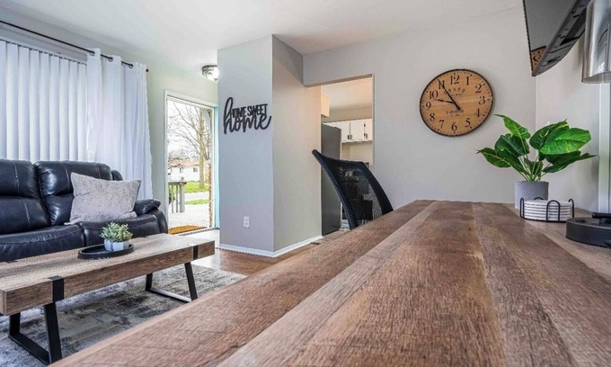 Lansing House | Mindfully Mellow 3Bd 1Bath