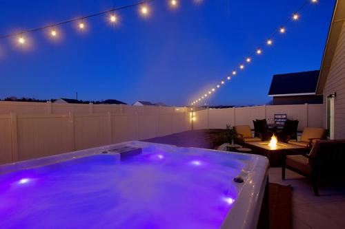 Meridian House | Mineral Spa Fire Pit Gameroom Topgolf Disc