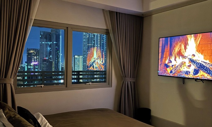 Pembo Apartment | Minimalist 1BR Exec Suite + Best City View of BGC