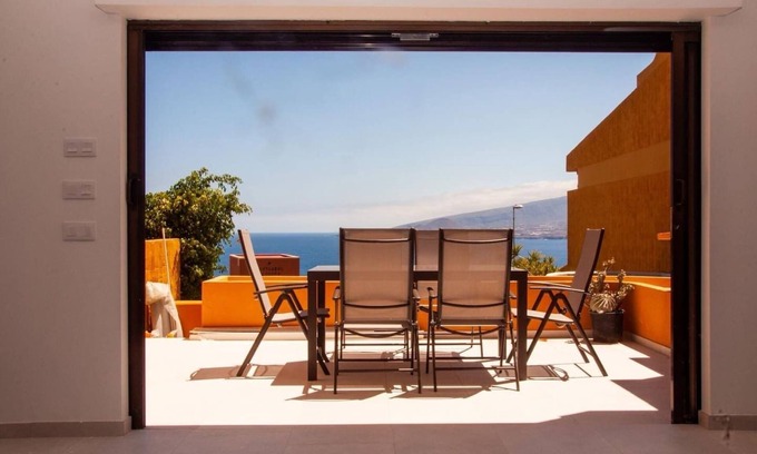 Radazul House | Minimalist style townhouse with ocean view