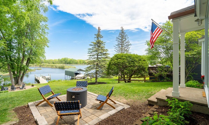 Tonka Bay House | MINNeSTAY* Lakefront Cottage | Excelsior Bay | Dock