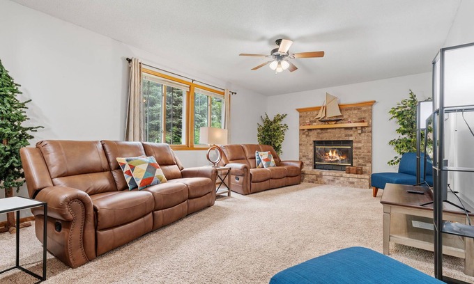 Champlin House | MINNeSTAY* Ultimate Family Fun Escape | Entertainment