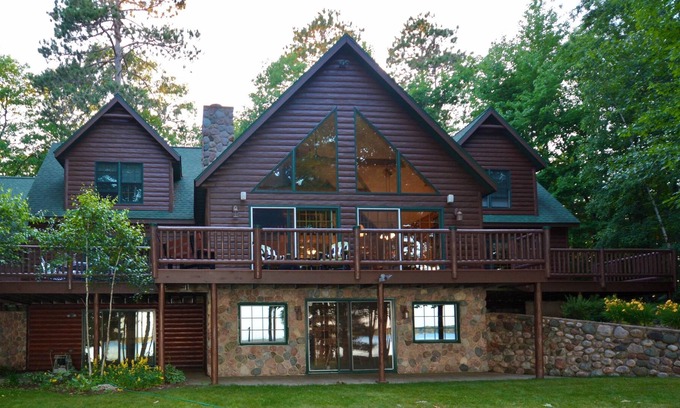 Minocqua Cabin | Minocqua Fence Lake Chain Stunner!!!
