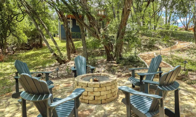 Apache Shores House | Mins from Lake Austin: 2 story, fully equipped 4bd house with creek & fire pit.