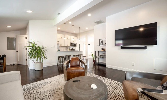 Fountain Square House | Mins to Dtwn - Sauna - Backyard - Patio