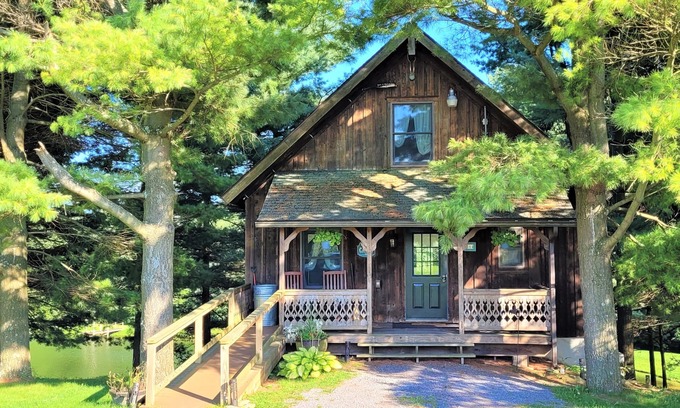 Accident Cabin | Minutes from Deep Creek Lake, Located on 24-acre farm with private 1-acre lake
