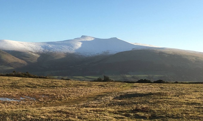 Libanus Cottage | Minutes from Pen y fan and Storey Arms , Brecon Beacons , hot tub , steam room .