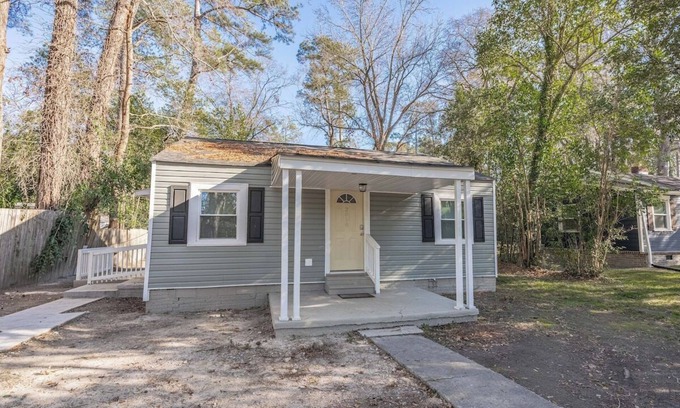 Columbia House | Minutes To Downtown, Ft. Jackson