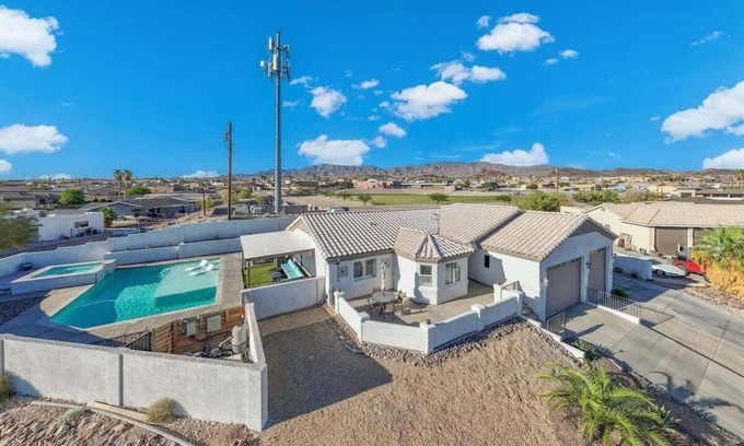 Lake Havasu City House | Minutes to Lake Havasu | Pool | Spa | Sleeps 12