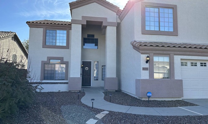 Entrada House | Minutes to spring training, and large comfortable 5 bedroom home.