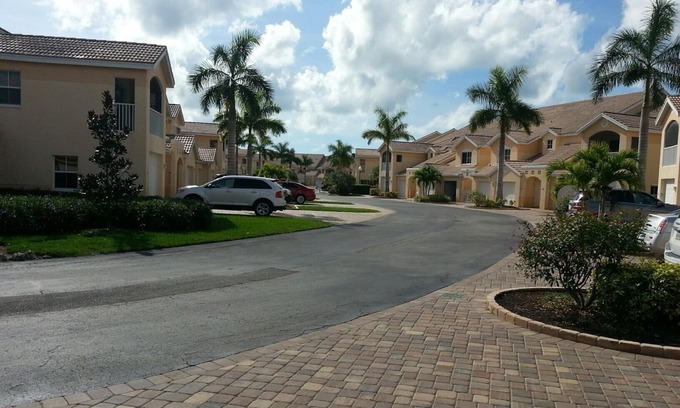 Bonita Shores Condo | Minutes to the Beach- Ground Floor Coach Home