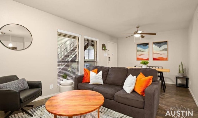 Barton Hills Apartment | Minutes to Zilker, Barton Springs and Free Parking