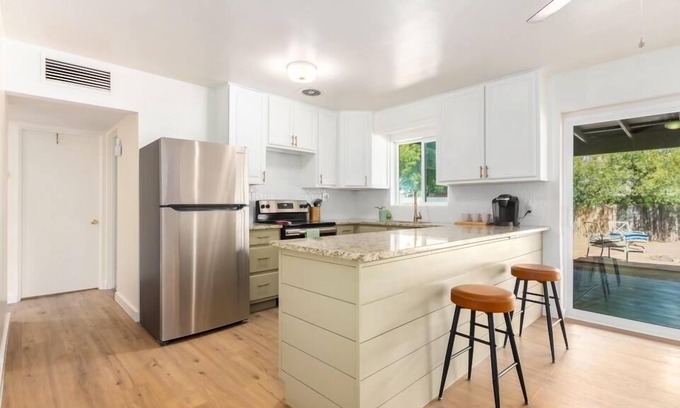 Midtown House | MIREY Midtown- Centrally located, clean, 2BD & 1BA home!