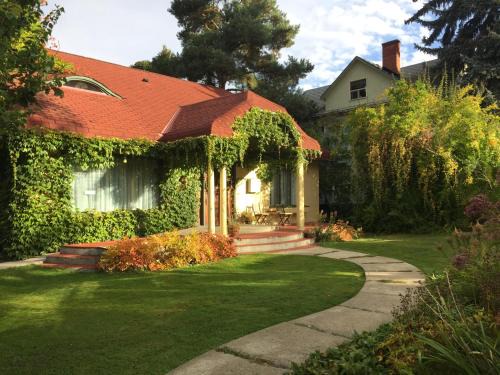 Nelson Apartment | Mistiso's Place Vacation Rentals