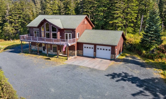 Bear Creek House | Misty Mountain Retreat, Epic Views, Sleeps 11
