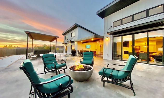 Moab South Valley House | Moab Desert Escape Villa: Luxury 5-Bedroom Retreat with Heated Pool