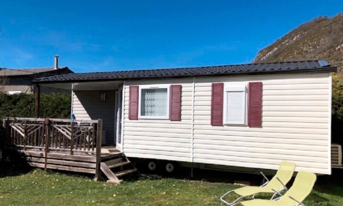 Roquefeuil House | Mobile Home '6 Personnes' with Private Terrace, Private Garden and Wi-Fi