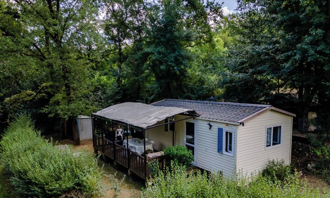Saint-Pompont House | Mobile Home 'Du Soleil' with Shared Pool, Private Terrace and Wi-Fi