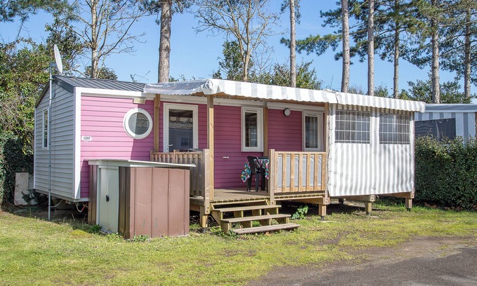 Saint-Jean-de-Monts RV Rental | Mobile Home 'New - Mobil Home Tout Équipé' with Shared Pool and Private Terrace