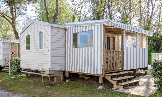 Saint-Jean-de-Monts RV Rental | Mobile Home 'Mobilhome À 2kms Plage Et Commerces' with Private Terrace