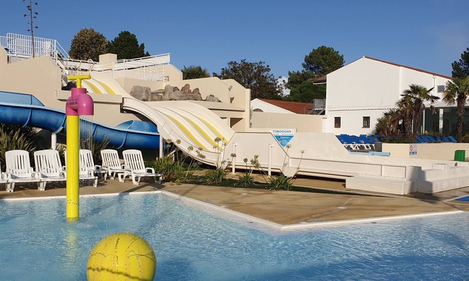 Saint-Jean-de-Monts RV Rental | Mobile home in campsite 4 * Aquatic area, Jacuzzi, Hammam, Sona.