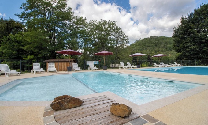 Saint-Pompont House | Mobile Home 'Le Chene' with Shared Pool, Private Terrace and Private Garden