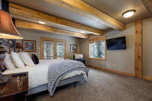 Meadow View Heights House | Moccasin Lodge