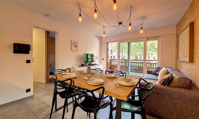 Saint-Martin-de-Belleville Apartment | Modern 2-Bdr Apmt, Near Slopes, Balcony, South/West Exposure