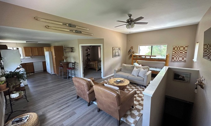 Glenwood Springs Apartment | Modern 1-Bedroom Mountain Getaway in Glenwood Springs - Minutes From Ski Resort!