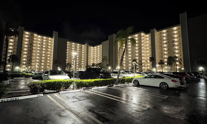 Cypress Point Apartment | Modern 1-bedroom Penthouse Suite fitness room, WiFi in delightful Pompano Beach