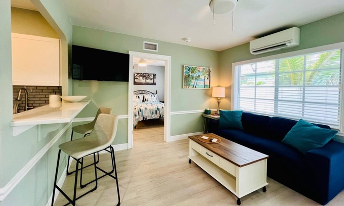 Lake Worth Apartment | Modern 1 bedroom villa just five minutes to the beach!
