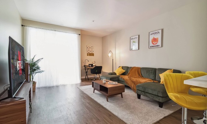 Marina del Rey Apartment | Modern 1bd apt in Marina del Rey w Free Parking