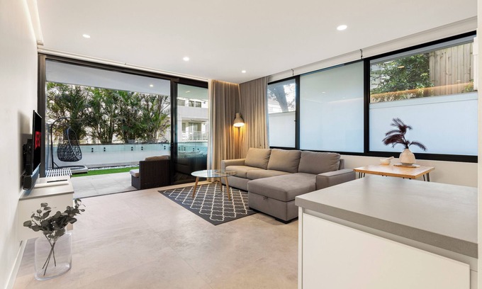 Coogee Apartment | Modern 1BR Abode w/Courtyard Steps to the Beach