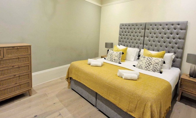 Reading City Centre Apartment | Modern 1BR Central Reading Apartment | Smart TV