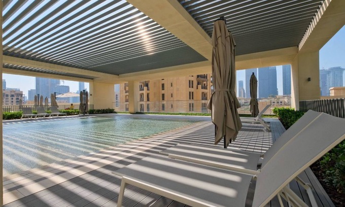 Downtown Dubai Apartment | Modern 1BR - Fitness & Swimming Pool Access
