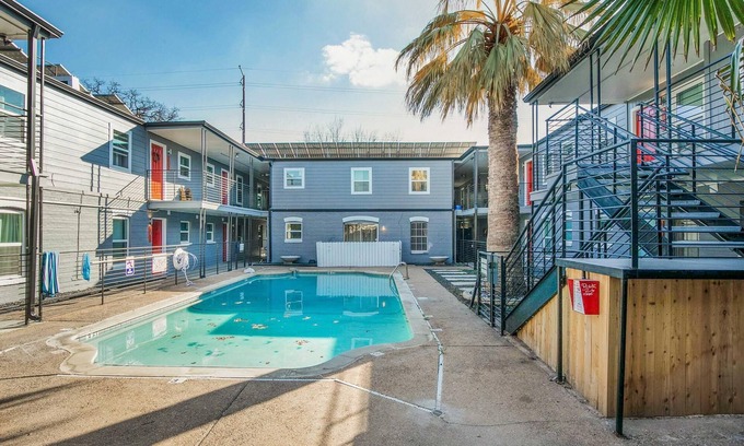 Hyde Park House | Modern 1BR Near UT Hyde Park Evonify