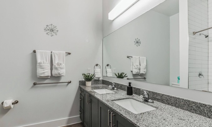 Pflugerville Apartment | Modern 2 Bd/2 bath apartment - 3 beds - parking, pool, gym, desk
