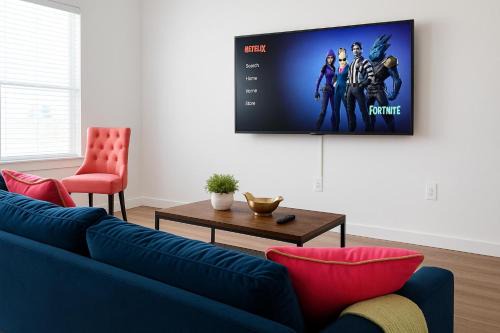 West Kissimmee Apartment | Modern 2 bd Disney World parking