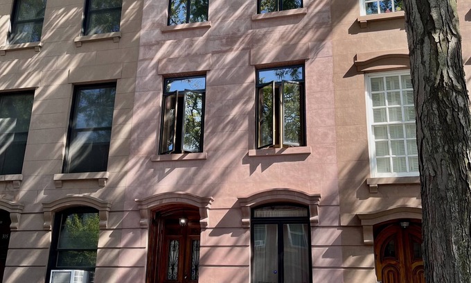 Carroll Gardens Apartment | Modern 2 Bed 2 Bath & Sofa bed w/Dedicated workspace & Large Garden