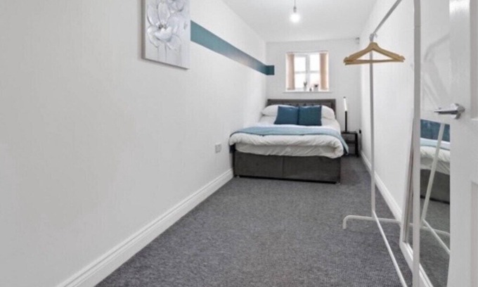 West Bromwich Condo | Modern 2 Bed Apartment close to Birmingham