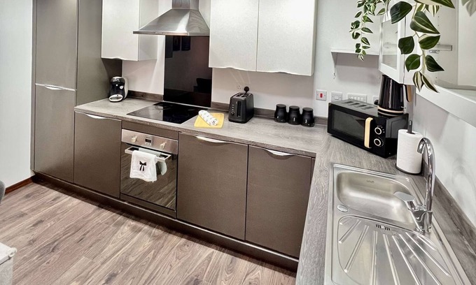 Sheldon Apartment | Modern 2 Bed Flat |10 Mins to NEC/BHX/HS2/Solihull