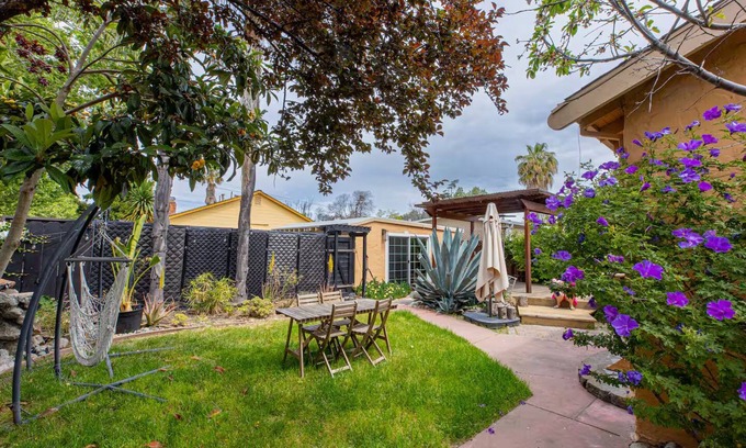 San Jose House | Modern 2 Bedroom 2 Bath House With Botanic Large Garden, Deck and Backyard