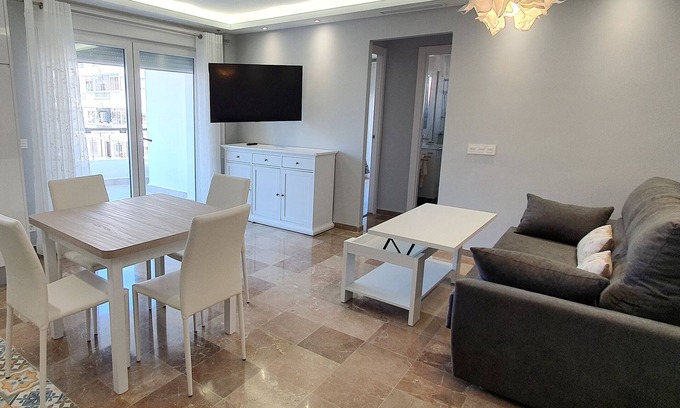 Golden Mile Apartment | Modern 2-Bedroom Apartment in Edificio Marápolis, Marbella Centre