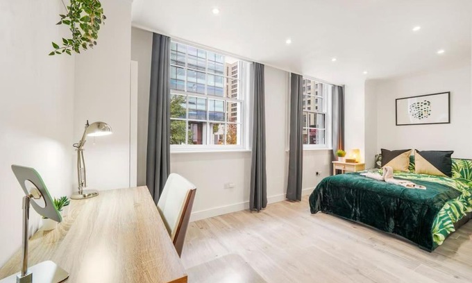 Portsoken Apartment | Modern 2 bedroom apartment in the heart of London