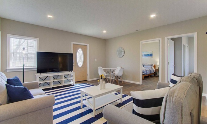 Vermilion Apartment | Modern 2 Bedroom Cottage in Vermilion Countryside