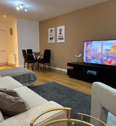 Park Royal Apartment | Modern 2-Bedroom Flat Near Wembley - 9 Minutes from Park Royal Station