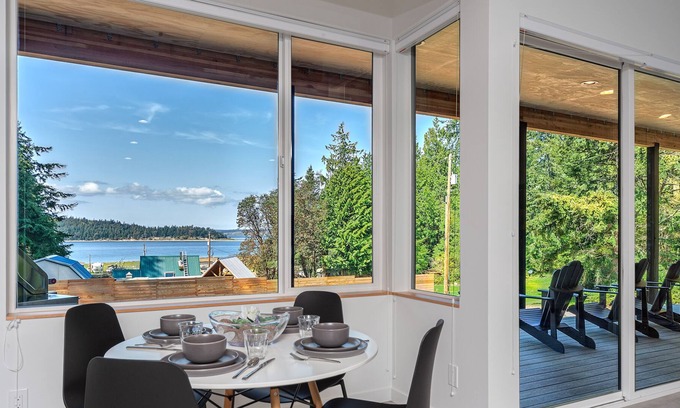 Marrowstone Cabin | Modern 2 Bedroom Sunset Cabin w/Beach Access